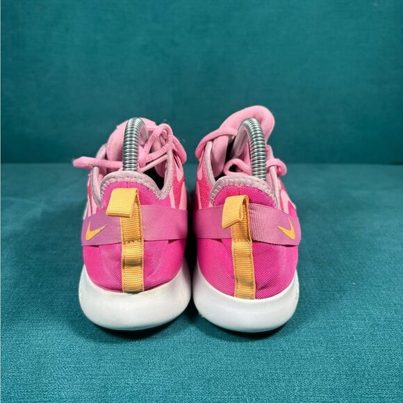 Size 7.5 - Women’s Nike Flex Trainer pink shoes - Picture 2 of 8